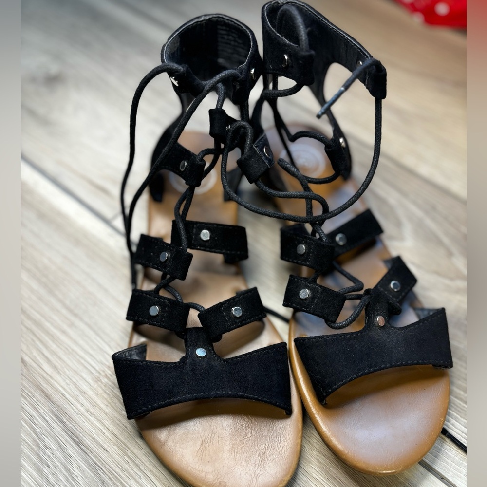 Women’s SO black sandles gladiator 7.5